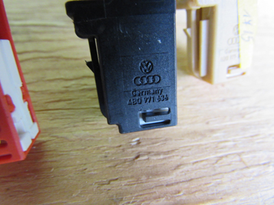 Audi TT Mk1 8N Fuel Door Trunk Hatch Door Lock Release Buttons Switches Connectors 4B09716365